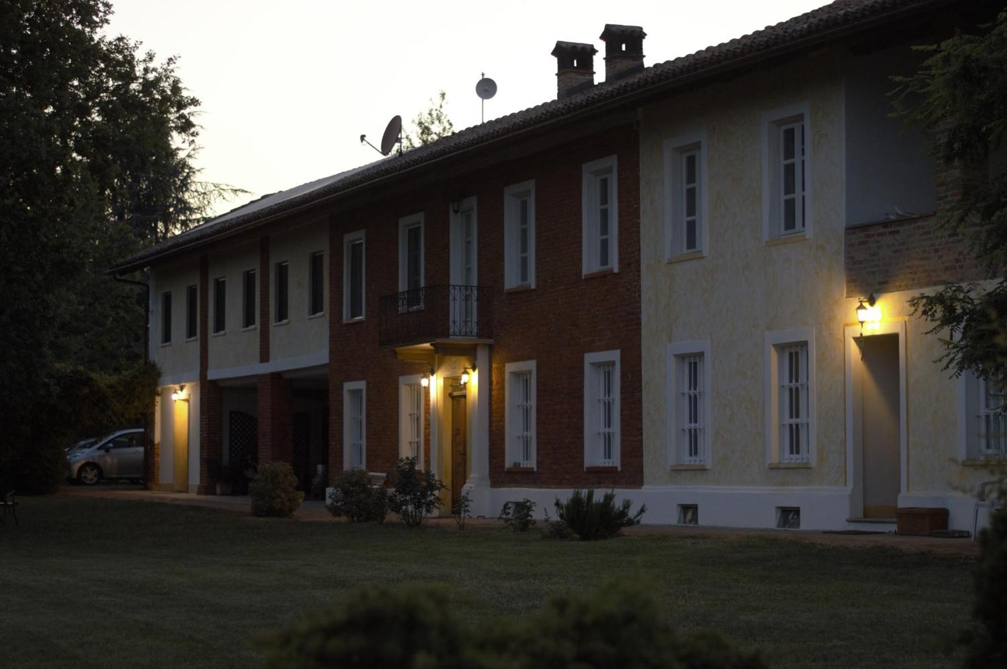 Guest House La Carolina Tigliole Eksteriør bilde
